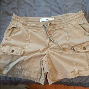 Sonoma Women's Beige Cargo Shorts tie waist never worn size 14
